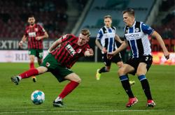 南宫28-湖人不断突破！，Rookie连续十场比赛得分超过出色发挥赢得满堂喝彩的简单介绍